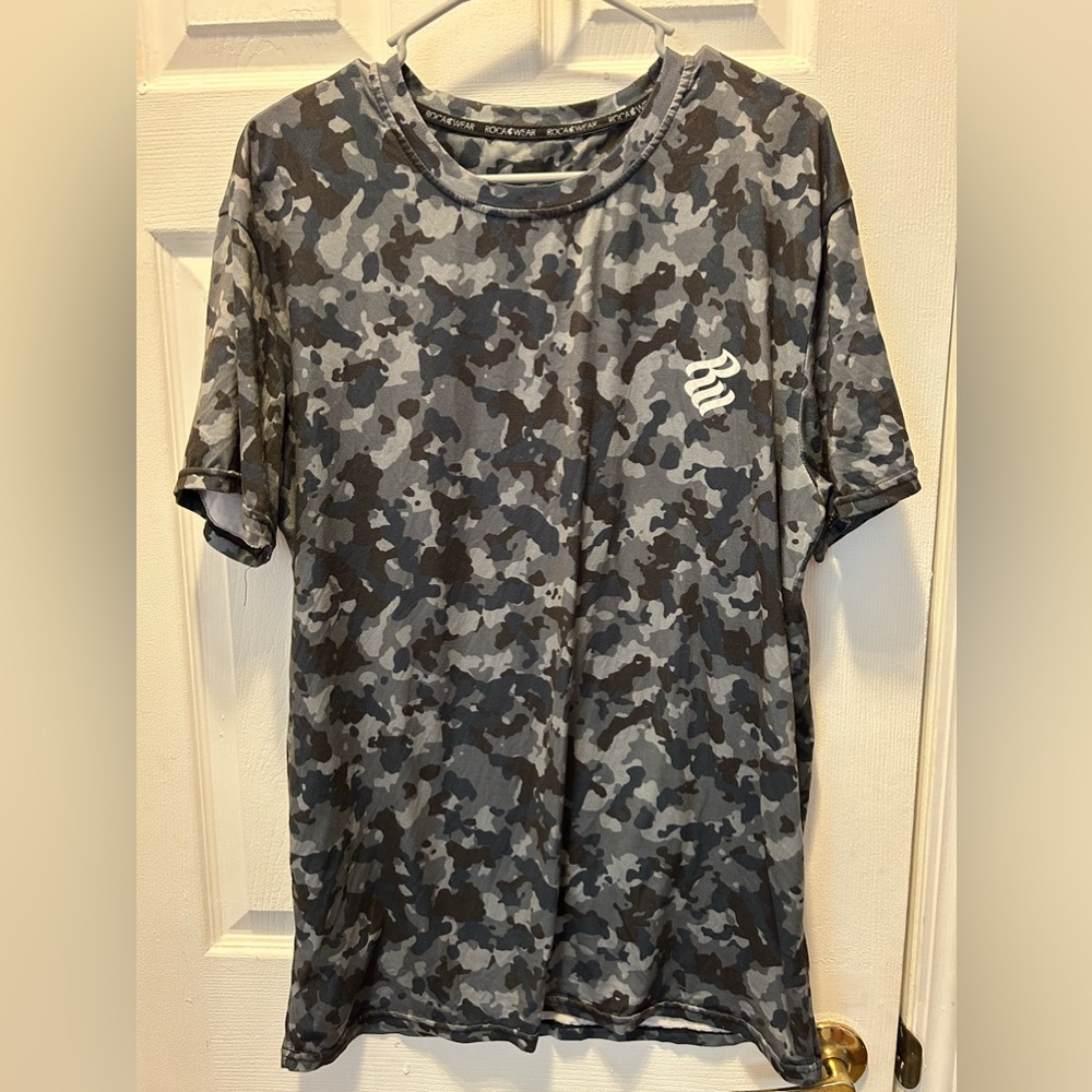 Rocawear camo shirt xl